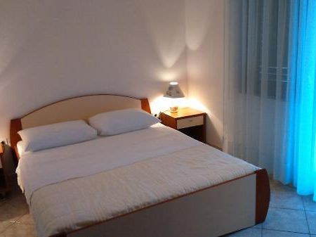 Apartmani Petra Pakoštane Exterior foto